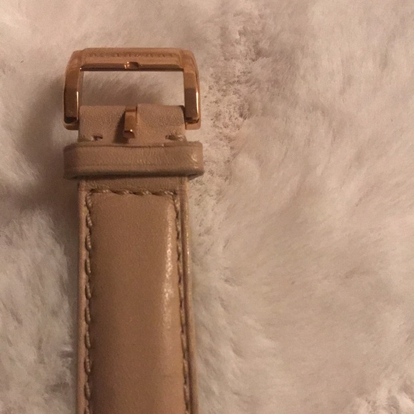 BURBERRY WOMEN'S THE CITY ROUND BEIGE LEATHER STRAP WATCH - Picture 6 of 14